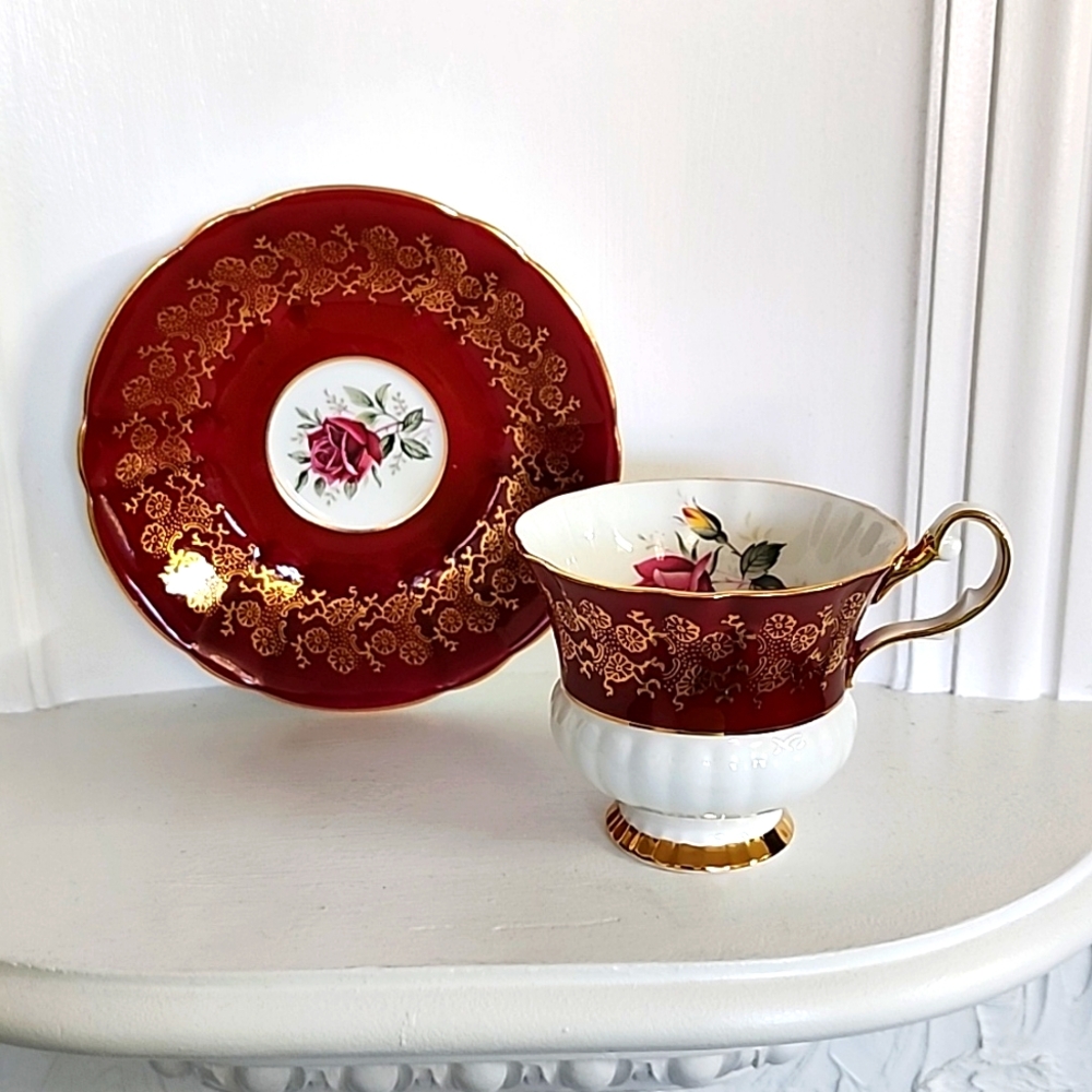Windsor (England) Red Band, Gold Flowers, Pink Rose Vintage
